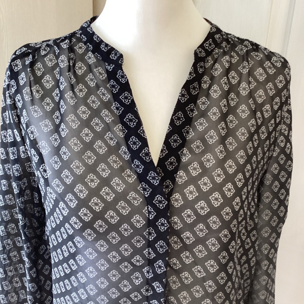 Old Navy Black and White Semi Sheer Women's Top Sz XS - Picture 2 of 12